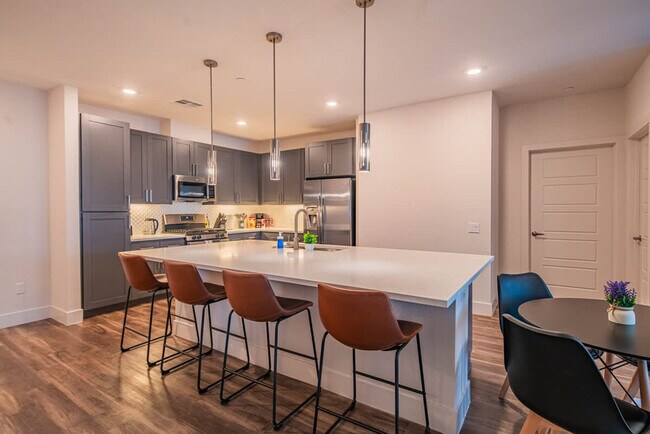 Building Photo - 15501 N Dial Blvd