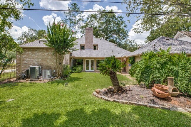 Building Photo - 211 Briarpark Dr