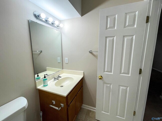 Building Photo - 107 Barrington Ct