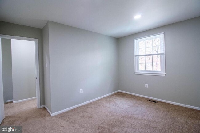 Building Photo - 9709 Lakepointe Dr