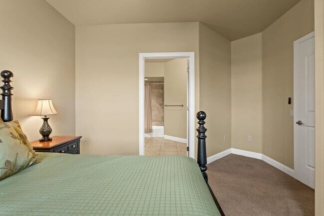 Building Photo - Fully Furnished 2 Bedroom Home.