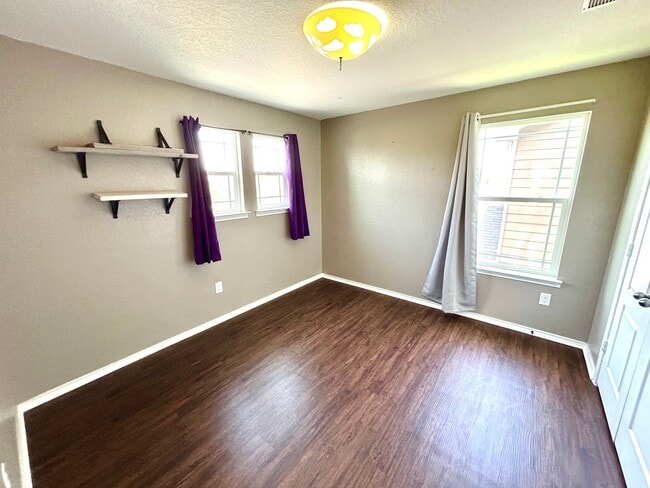 Building Photo - Stunning 3BD/2.5BA Two-Story Home with Office & Loft Near Brooks City Base!