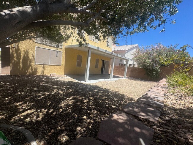 Building Photo - Nice 4br home, with 4th bedroom larger then the average, 3cg.