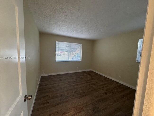 Building Photo - 707 S 19th Ave