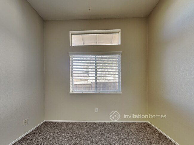 Building Photo - 1015 Linda Vista Way