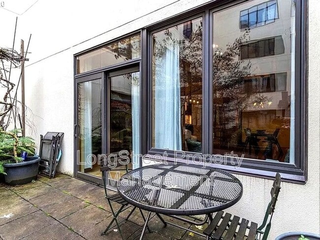 Building Photo - 1420 NW Lovejoy St