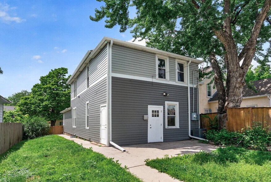 Building Photo - 615 NE Taylor St