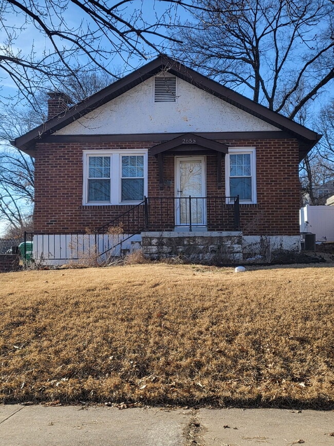 Building Photo - "Charming Brentwood house 2 bedrooms 1 Bathoom, Prime Location!"