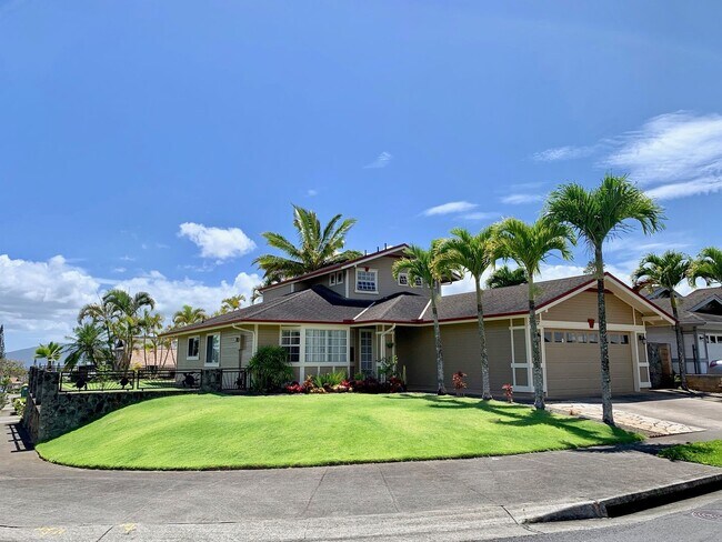 Building Photo - Beautiful SFH 4 bedroom, 2.5 bath, garage with large yard