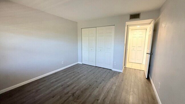 Building Photo - 905 Southridge Rd