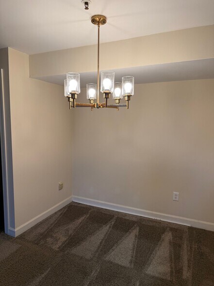 Building Photo - 904 Martell Ct