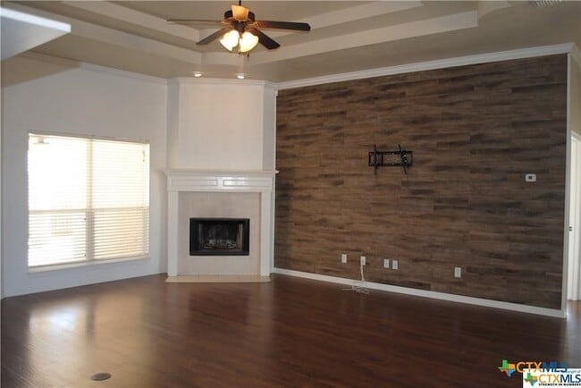 Building Photo - 1415 Loving Trl