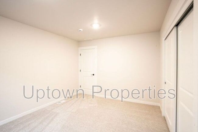 Building Photo - 16959 SW Leaf Ln