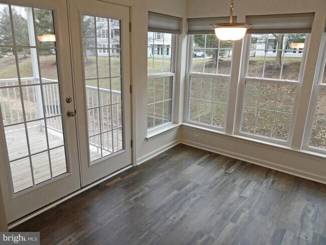Building Photo - 1402 Golden Rod Ct