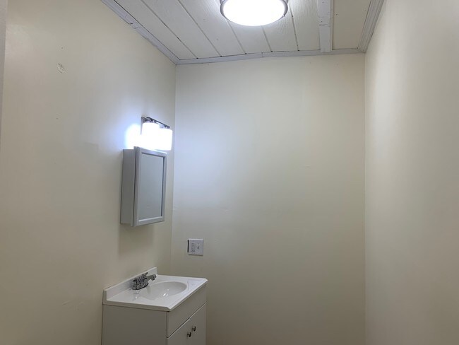 Building Photo - 134 Chestnut Ave