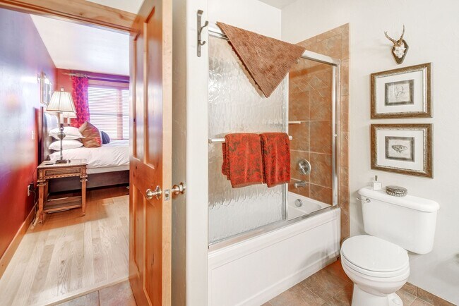 Building Photo - Downtown Frisco! Tons of space, amazing lo...