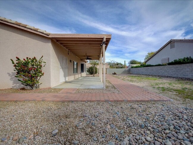 Building Photo - $500 OFF FIRST FULL MONTHS RENT!