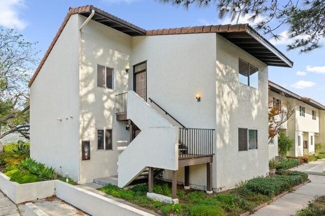 Building Photo - 1070 Miramonte Dr