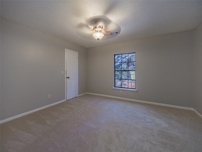 Building Photo - 2722 Carmel Woods Dr