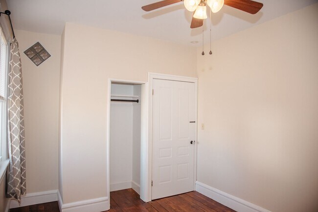 Building Photo - 253 E Main St