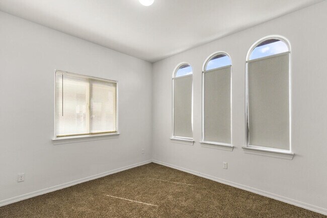 Building Photo - 14242 John Scagno