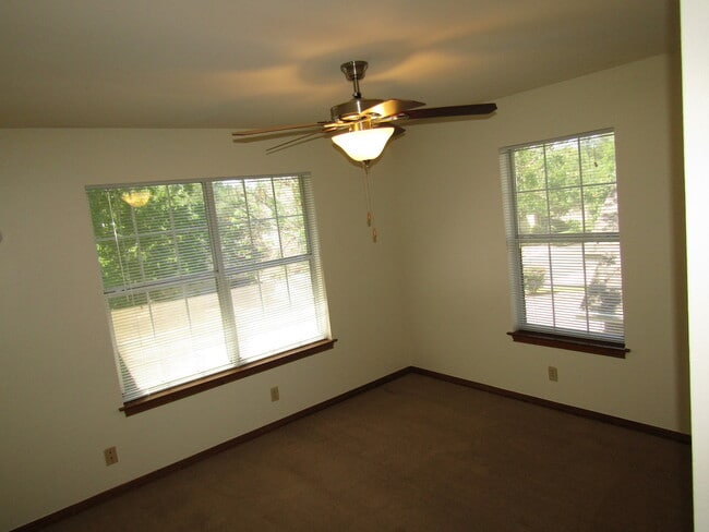 Building Photo - 6106 John Chisum Ln