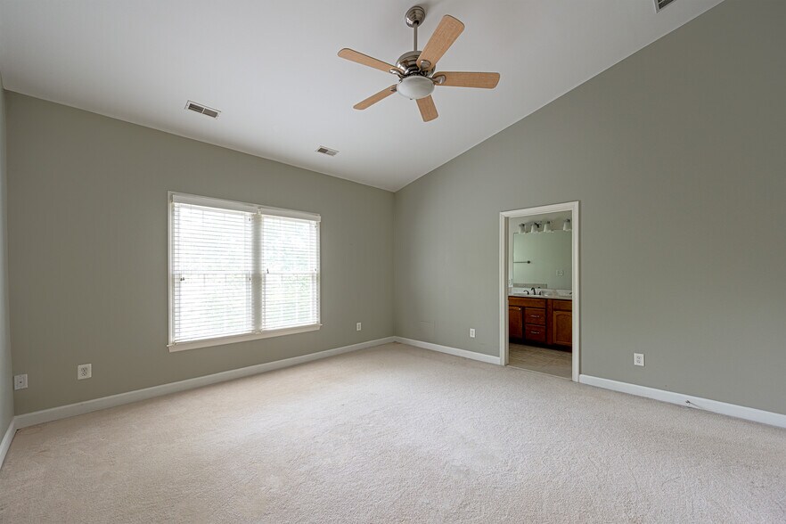 Building Photo - 43148 Katama Sq