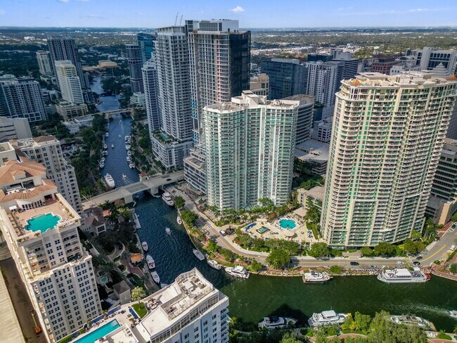 Building Photo - 347 N New River Dr E