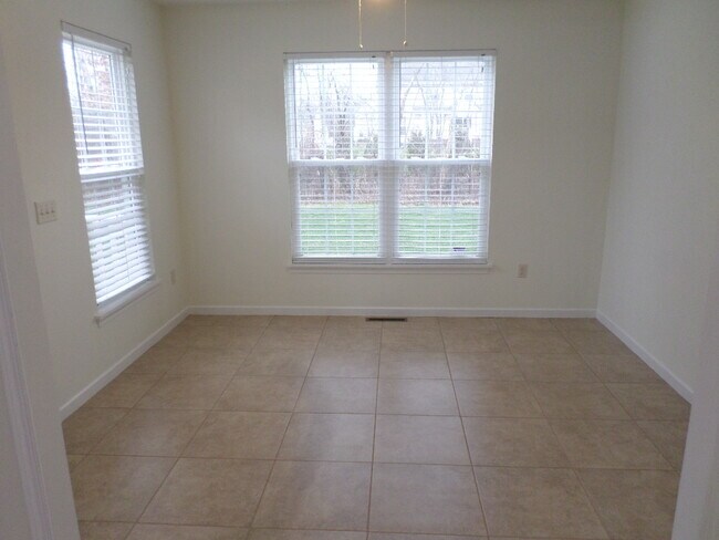 Sunroom/Den - 18 Klines Cv