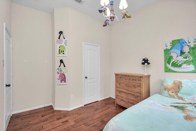 Building Photo - 3311 Raintree Village Dr