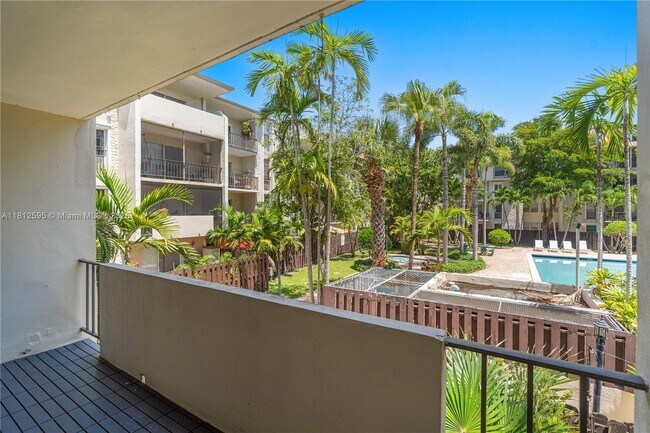 Building Photo - 6886 N Kendall Dr