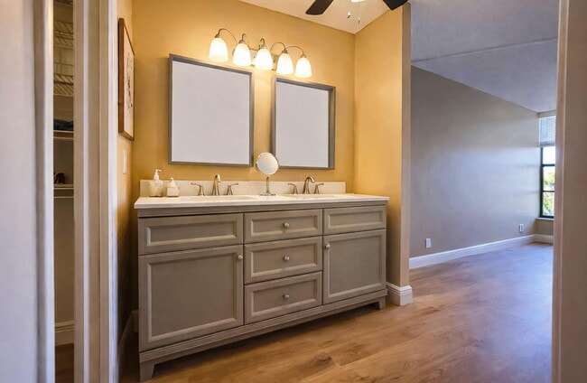 Building Photo - 6 Royal Palm Way