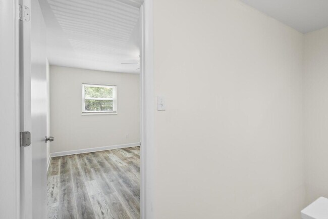 Building Photo - "Charming 2-Bedroom Townhouse Retreat with...