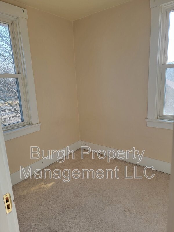 Building Photo - 1316 Justine St