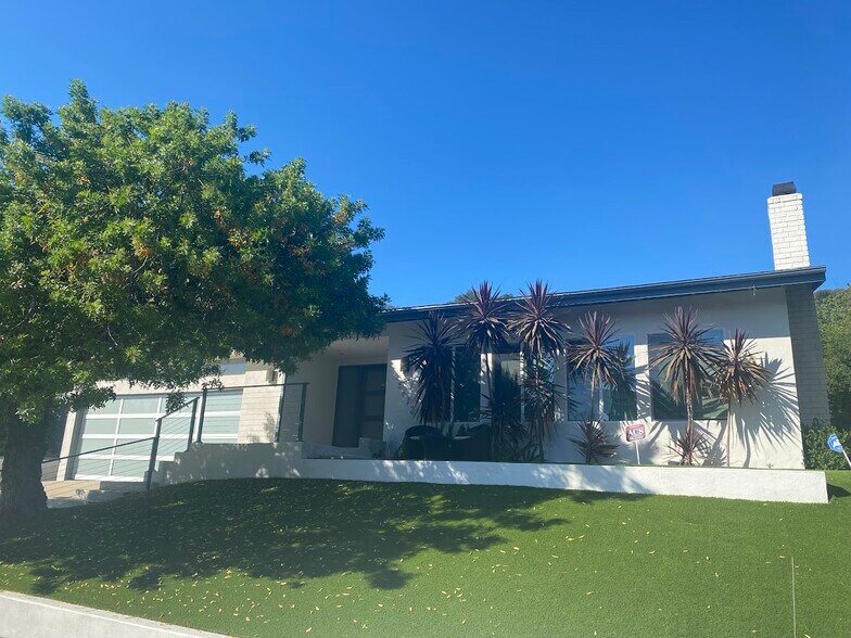 Building Photo - 15672 Castlewoods Dr