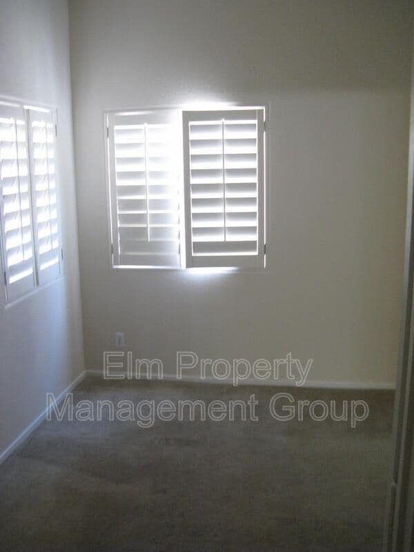 Building Photo - 5225 W Reno Ave