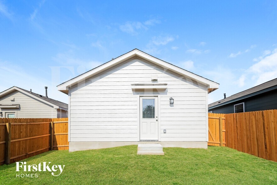 Building Photo - 8323 Piedra Medina