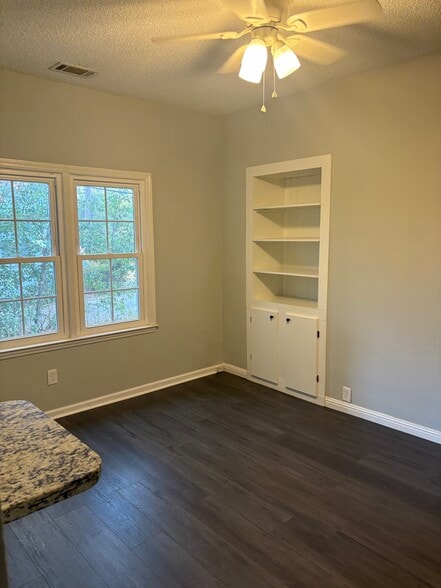 Building Photo - 1717 Cherokee Rd