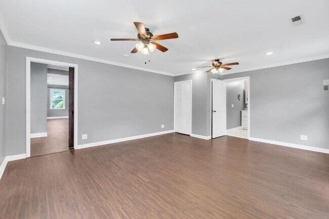 Building Photo - Spacious Rental with Modern Kitchen, Large...