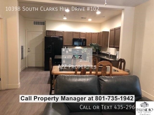 Building Photo - 10398 S Clarks Hill Dr