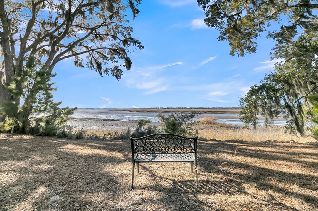 Building Photo - Spacious 3-Bedroom Home on Wadmalaw Island