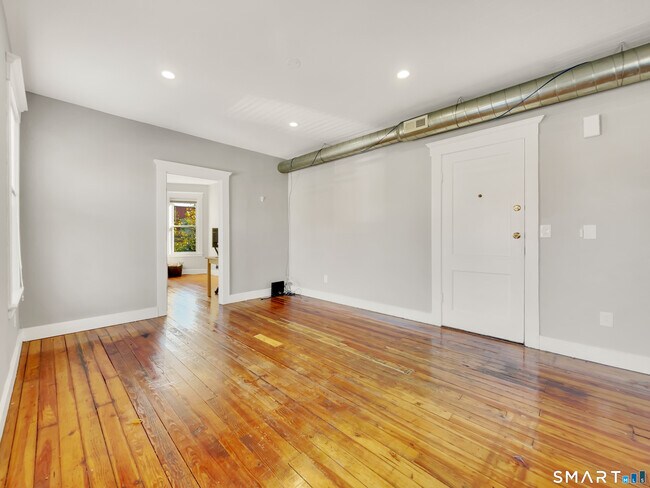 Building Photo - 258 Nicoll St