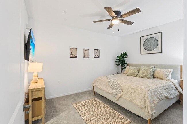 Building Photo - 15375 Grn Acrs Ave