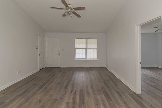 Building Photo - *Cute 3 BR 2 BA Home in Goldsboro* Minutes from SJAFB