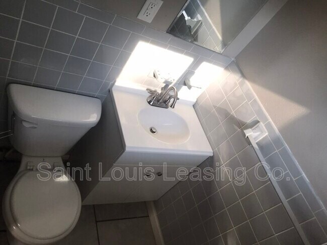 Building Photo - 370 St Edward Ln