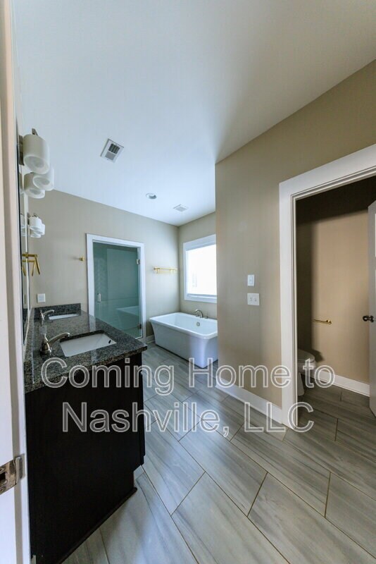 Building Photo - 2221 24th Ave N