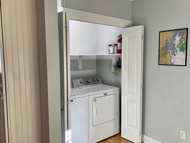 Building Photo - 220 Veranda St