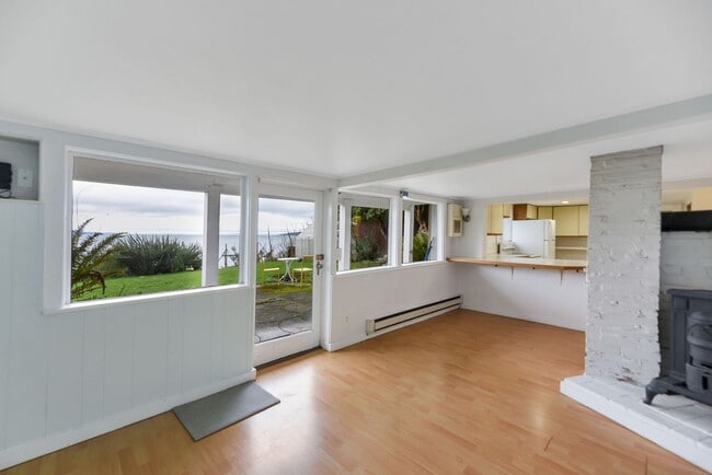 Building Photo - Great duplex 1st floor 1 bd great view!