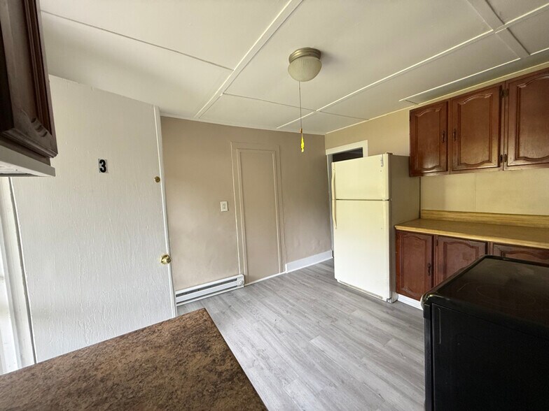 Building Photo - 215 Old Rte 22