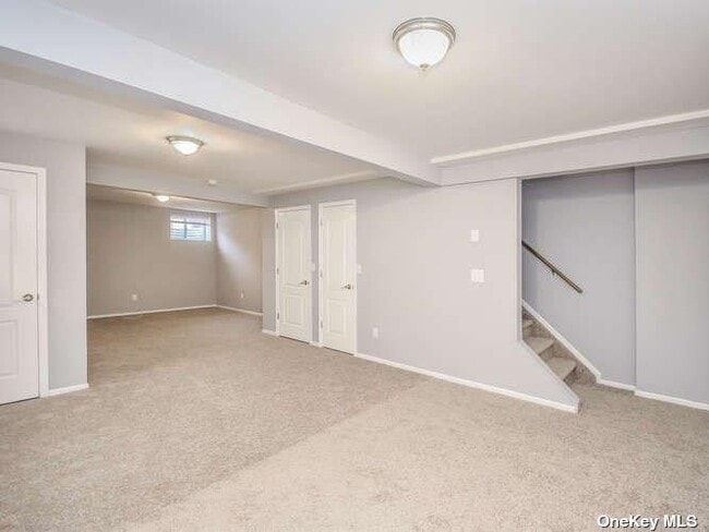 Building Photo - 62 A Linwood Rd N